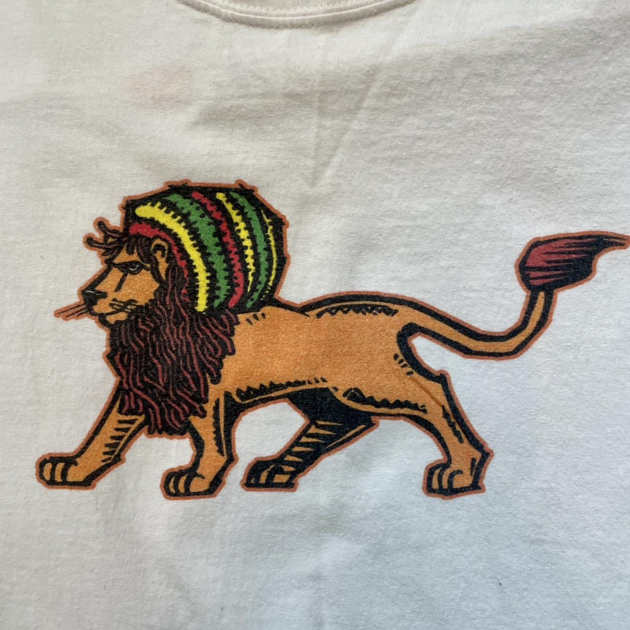 Vintage Y2K Rasta Lion Artwork Tee-Shirt •