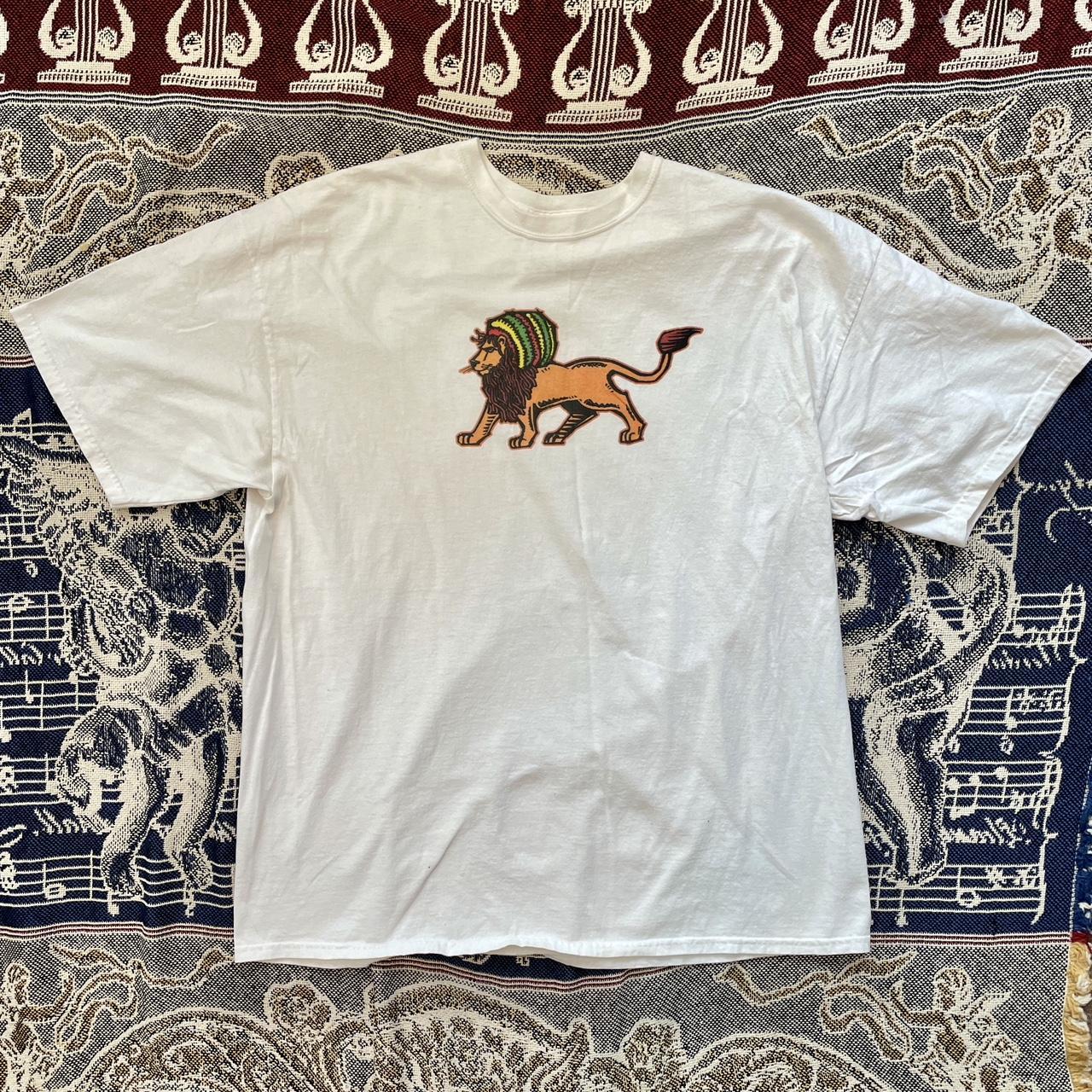 Vintage Y2K Rasta Lion Artwork Tee-Shirt •